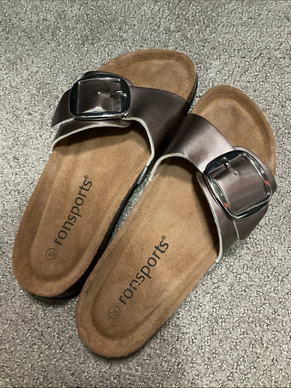 Ronsports slides feature a metallic bronze 8.5